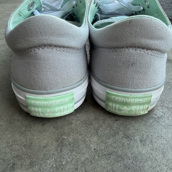 Converse Women’s Grey Size 10.5 - Picture 4 of 6